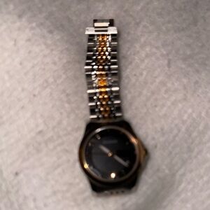 Gucci Black and Gold Women's Timeless Watch